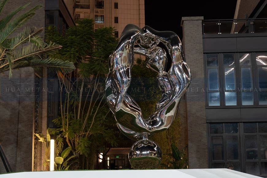 night-view-of-stainless-steel-sculpture