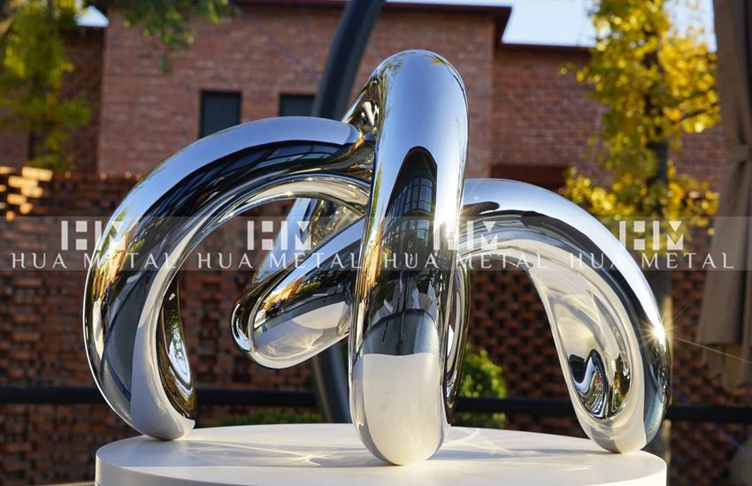 Mirror stainless steel Crab sculpture