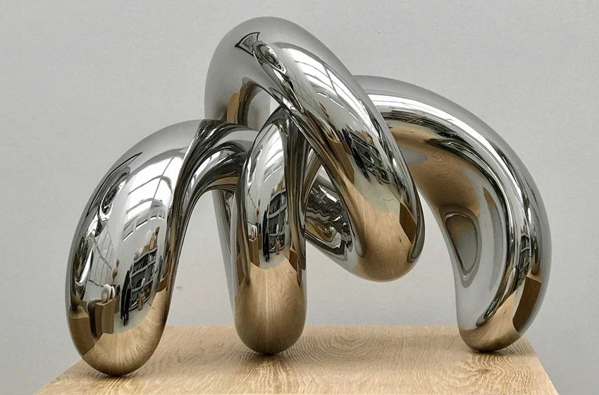 mirror stainless steel crab sculpture by Richard Hudson